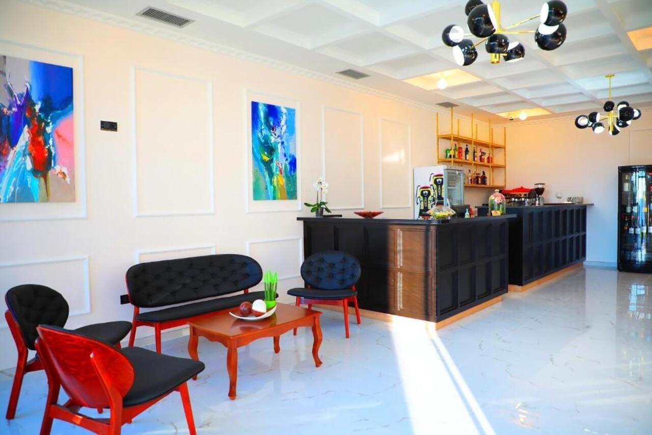 A&G Hotel Radhimë Extérieur photo