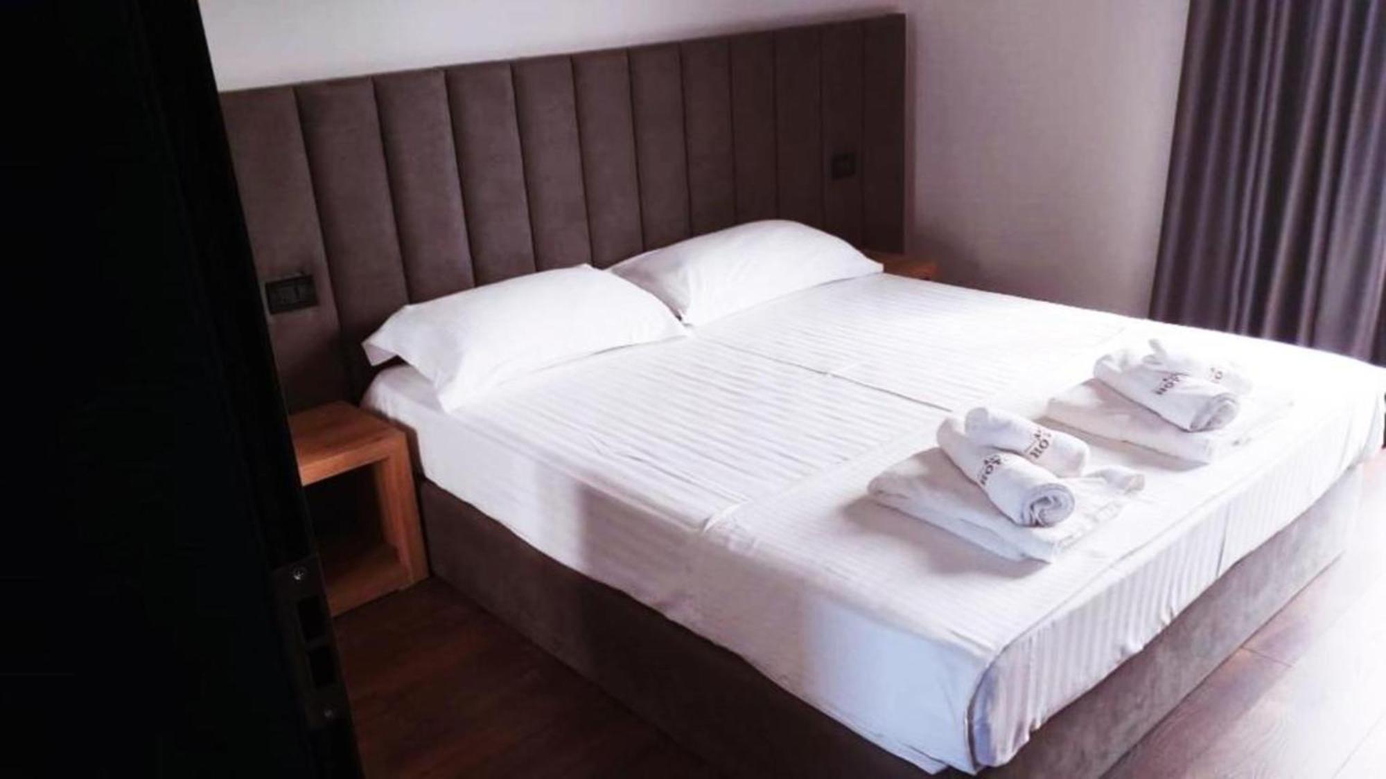 A&G Hotel Radhimë Extérieur photo