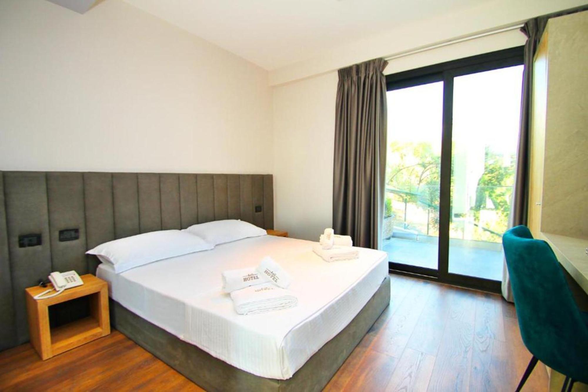 A&G Hotel Radhimë Extérieur photo