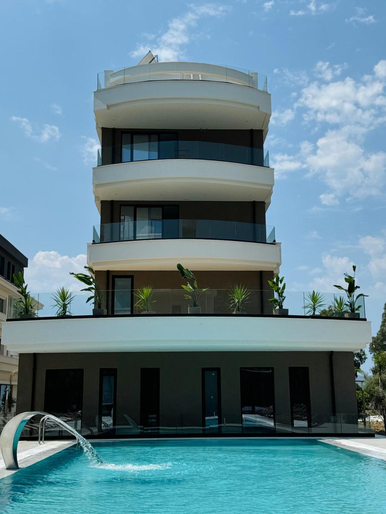 A&G Hotel Radhimë Extérieur photo
