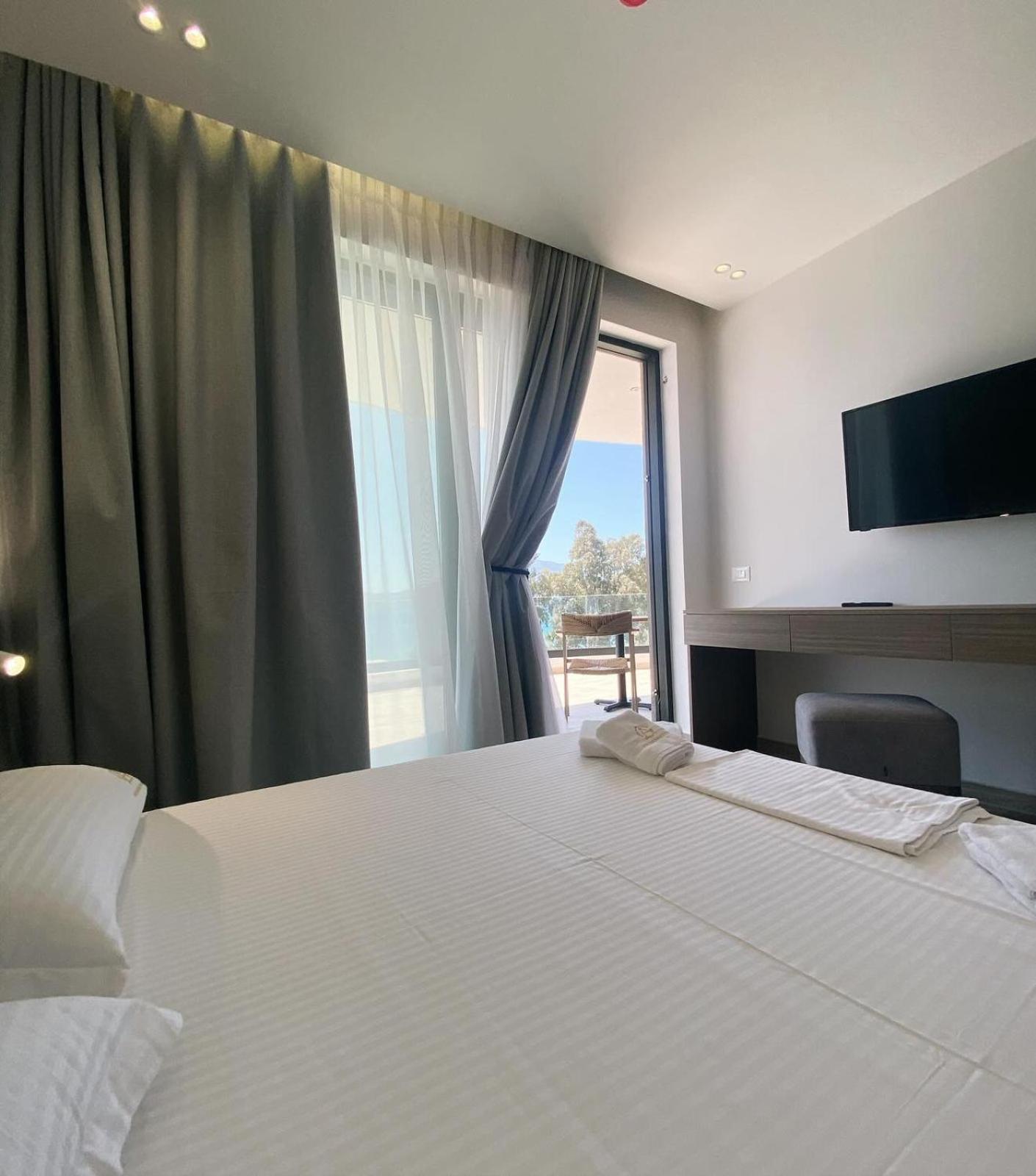 A&G Hotel Radhimë Extérieur photo