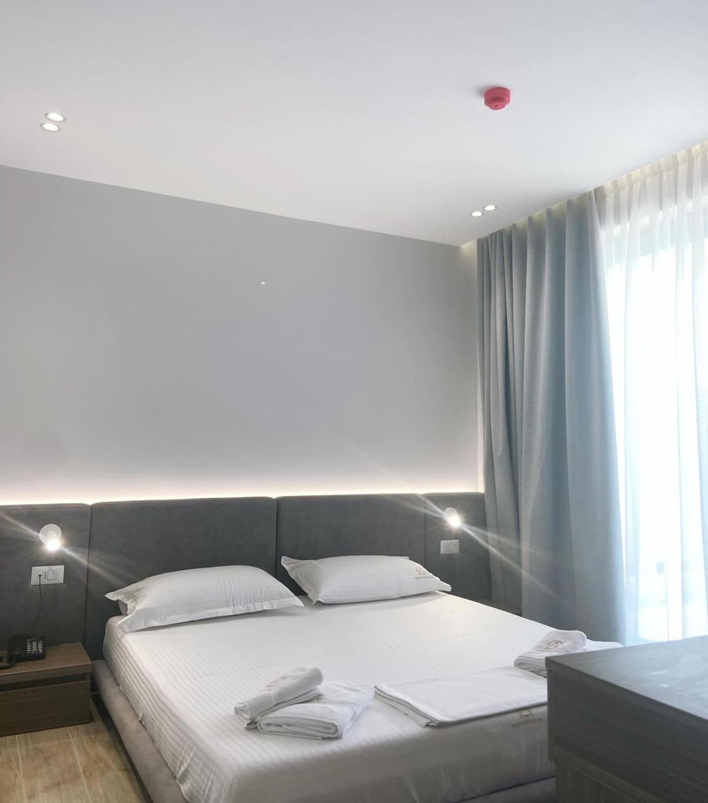A&G Hotel Radhimë Extérieur photo