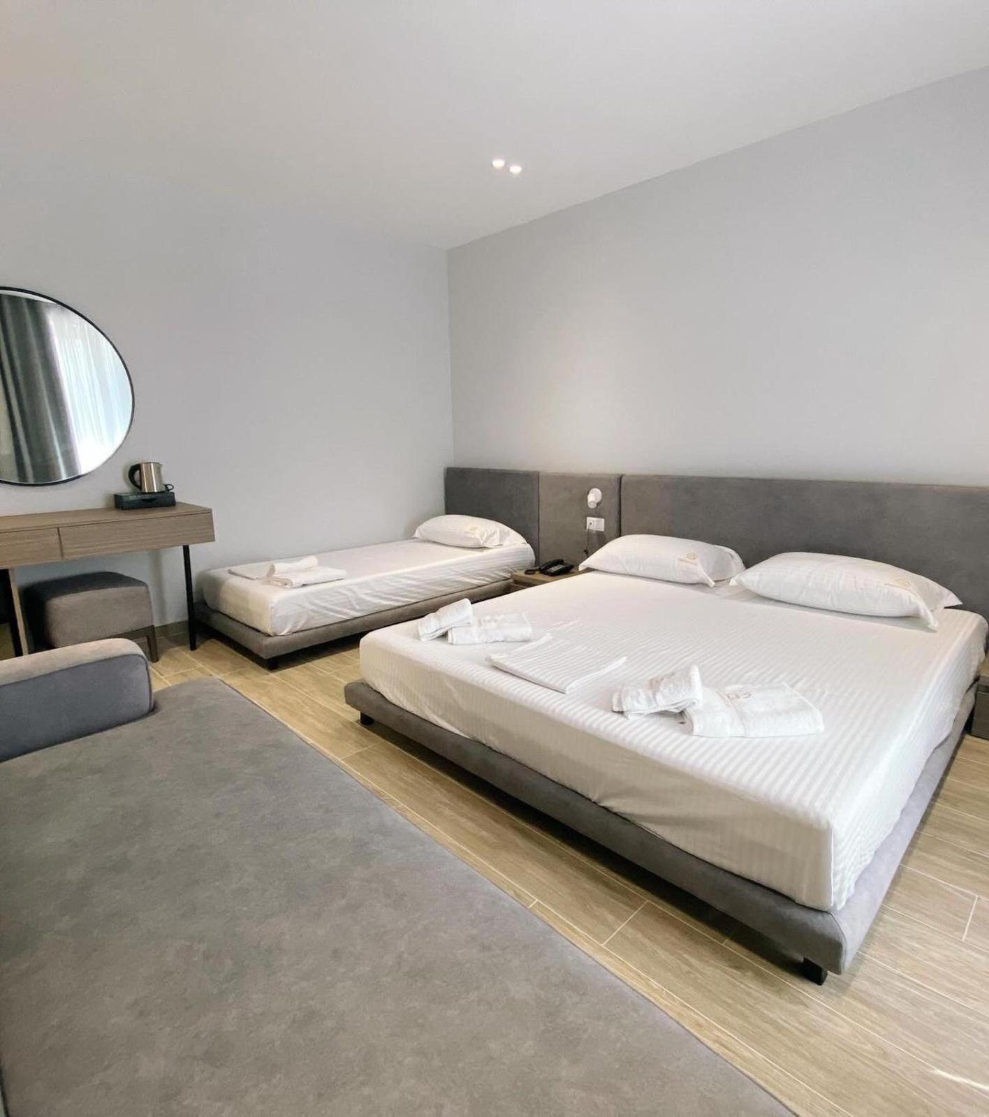 A&G Hotel Radhimë Extérieur photo
