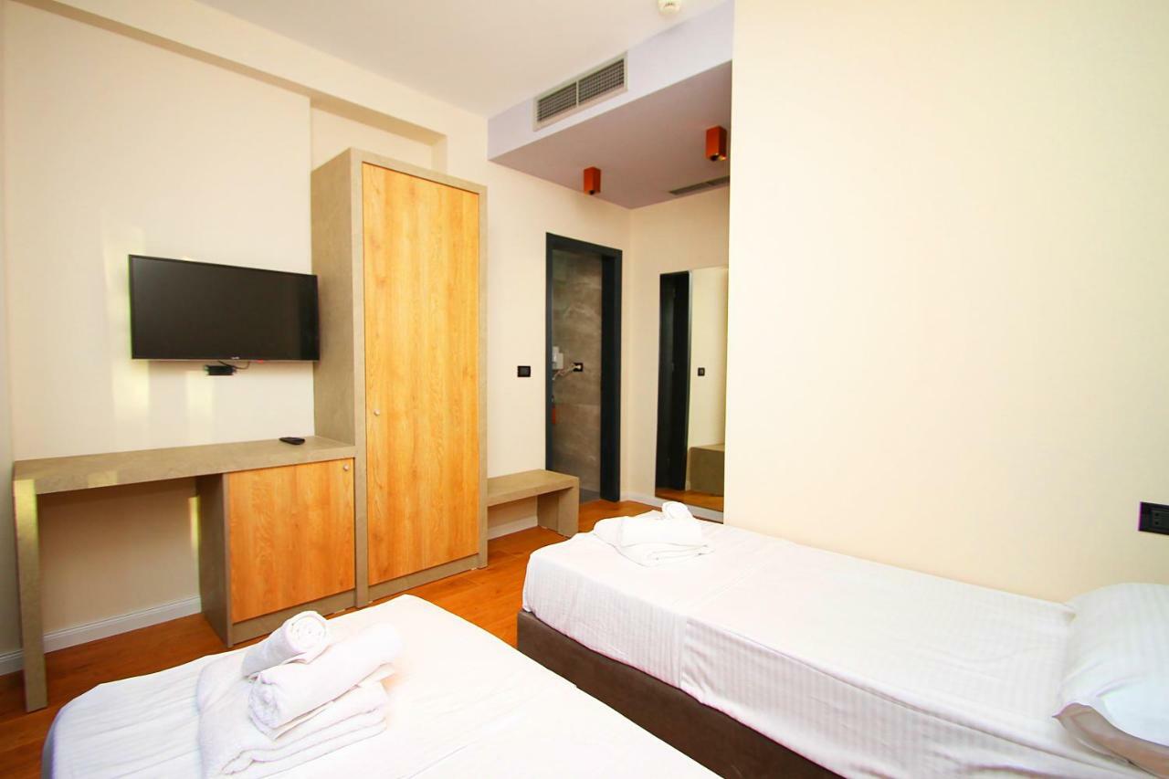 A&G Hotel Radhimë Extérieur photo