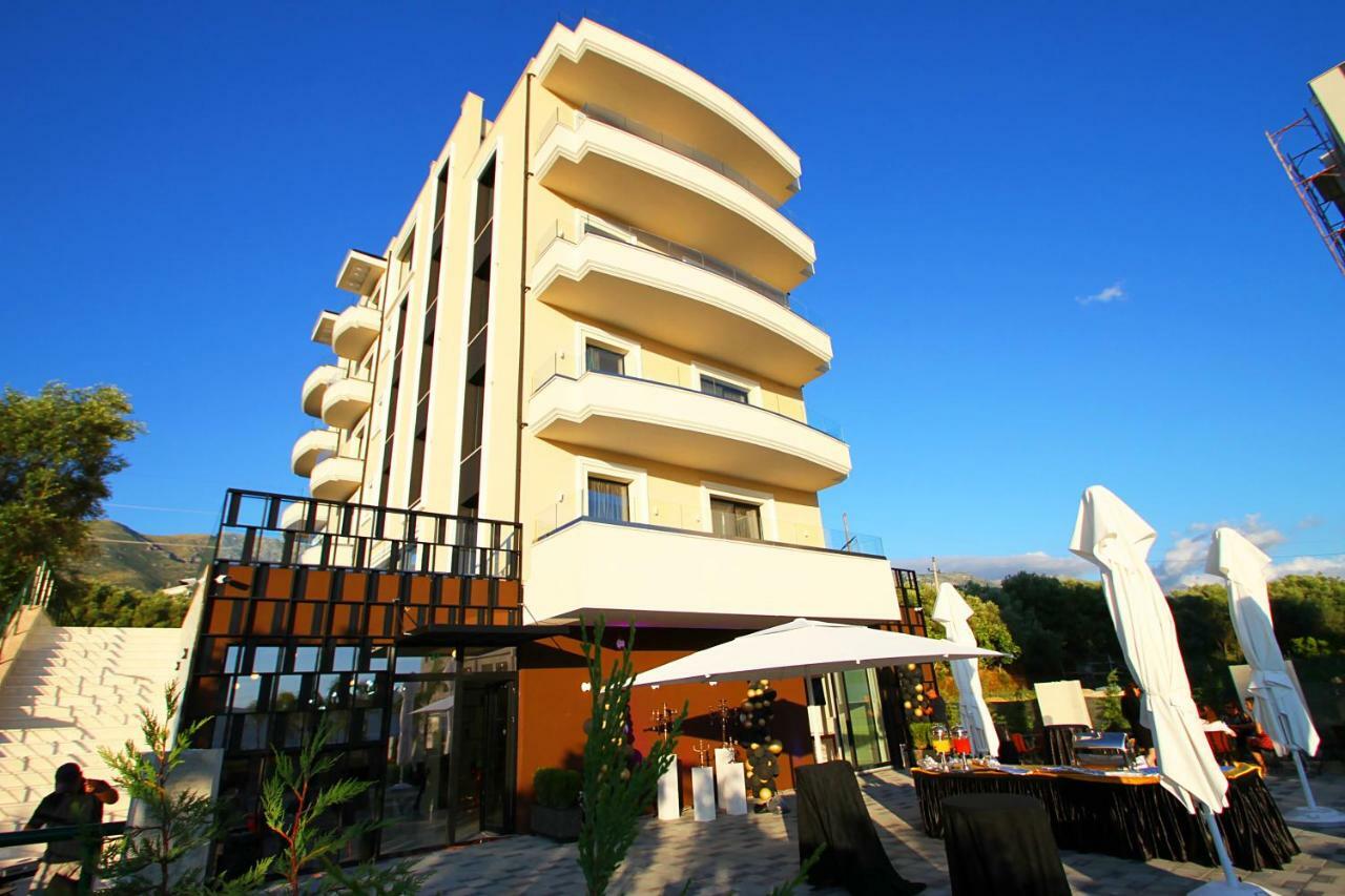 A&G Hotel Radhimë Extérieur photo