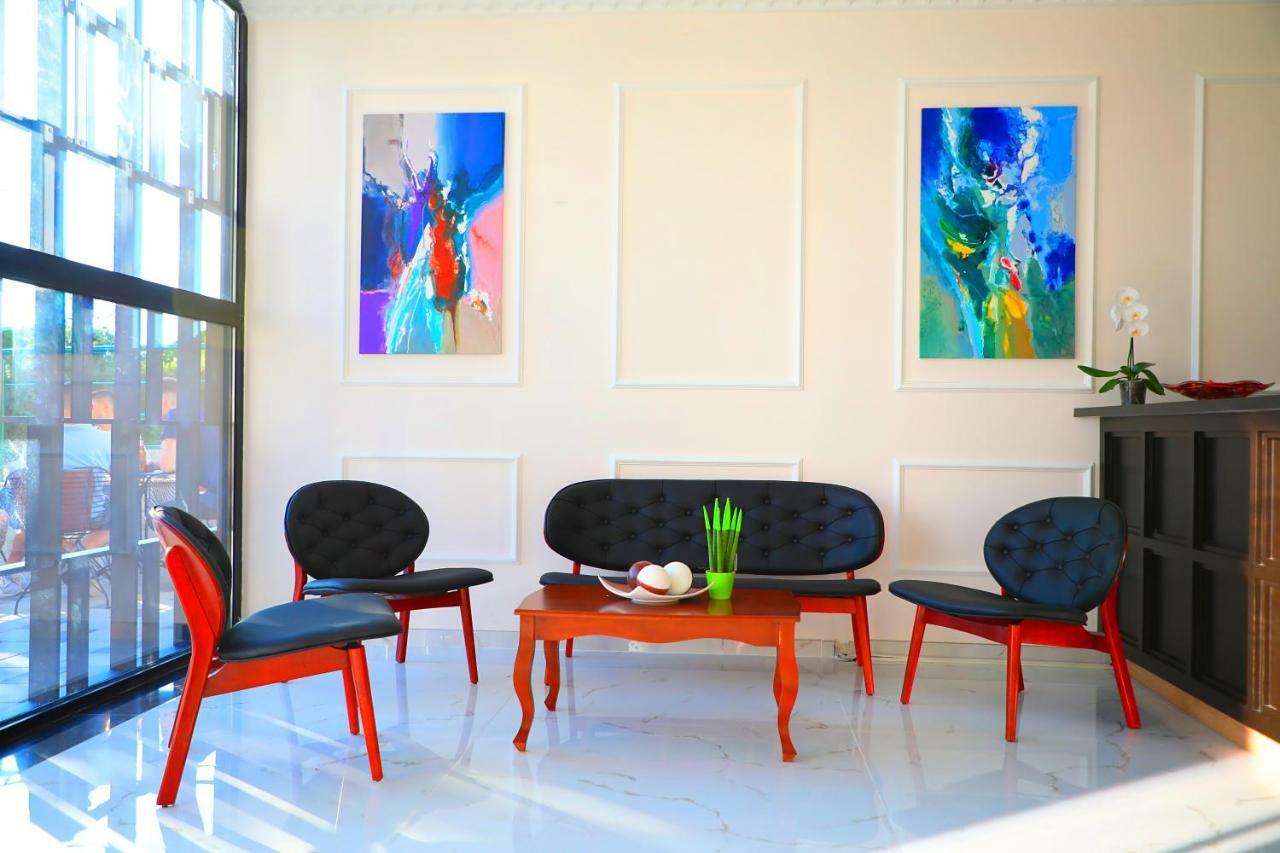A&G Hotel Radhimë Extérieur photo